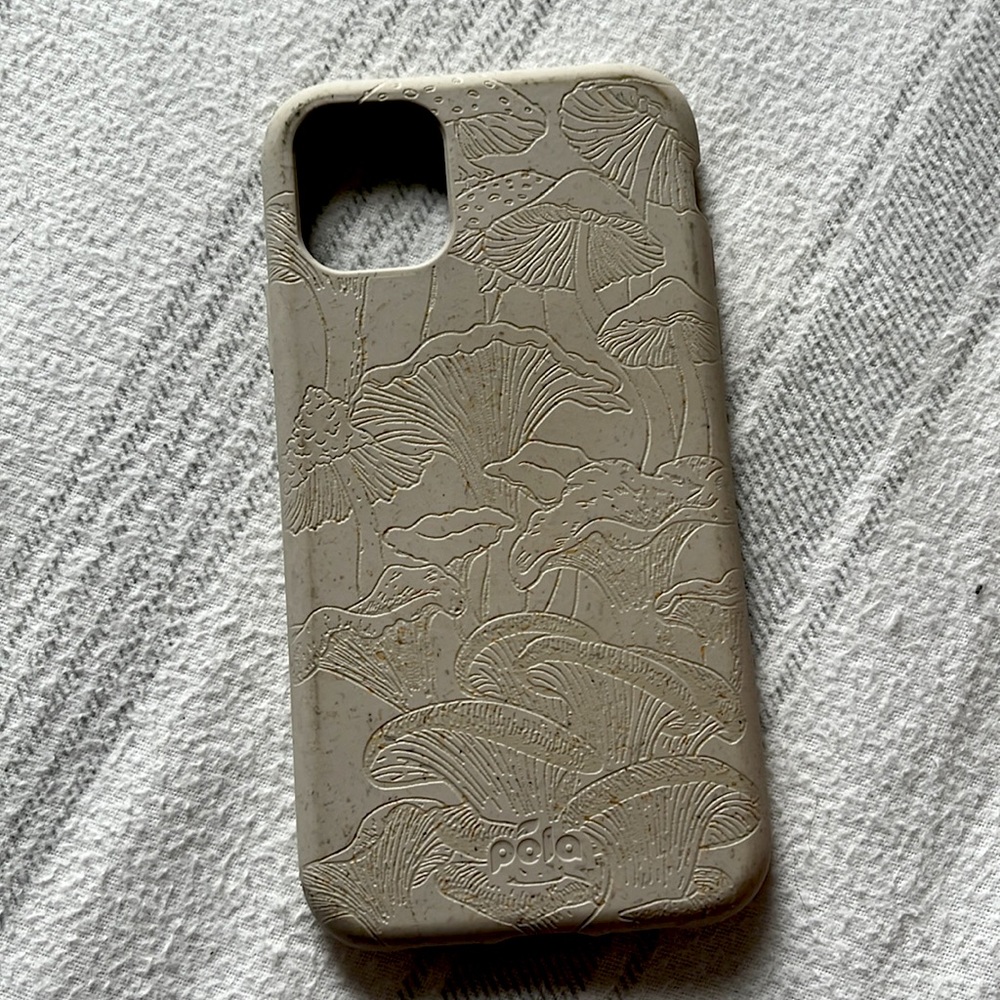engraved mushroom iphone 11 pela case